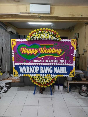 Papan Bunga di Pusat Kota Makassar