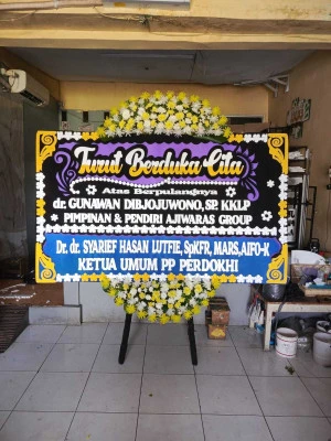 Papan Bunga di Pusat Kota Makassar